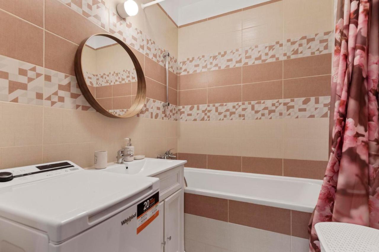 Apartment 20 Minutes From City Center W Netflix, Coffee Or Tea & Parking Братислава Экстерьер фото
